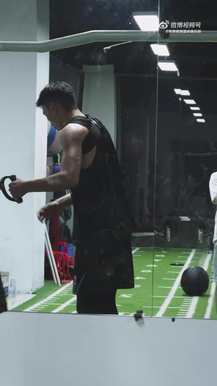 全球总决赛-挥洒汗水！天津男篮晒训练视频：周五力量走起