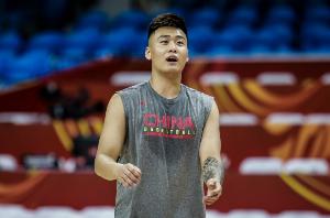 中国男篮今晚热身赛大名单：赵睿&amp;胡明轩&amp;胡金秋领衔 徐杰不在列