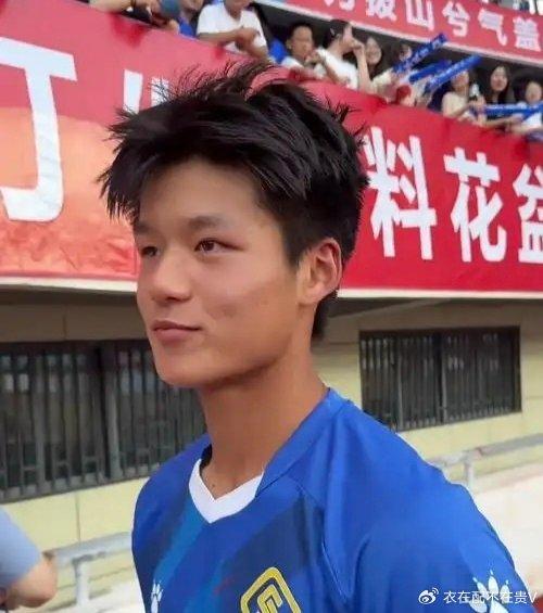官方赛事平台-苏超18岁高中生球员陷争议！疑让25岁女友怀孕，女方表态去父留子