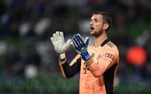 记者：乌尔赖希决定再留拜仁一个赛季，下赛季担任第三门将