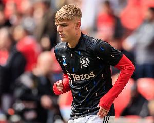 LOL世界赛直播-曾为球队怒喷名宿威廉姆斯1年多没球踢：离开曼联后不敢看球