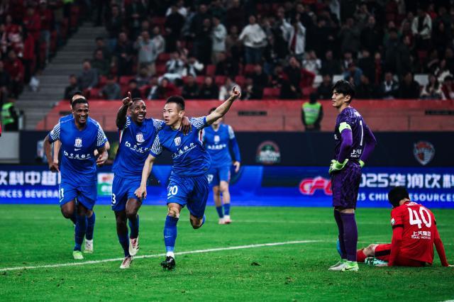 最新赛程-他是传奇！于汉超玄学再发威 德比战差点掀翻海港