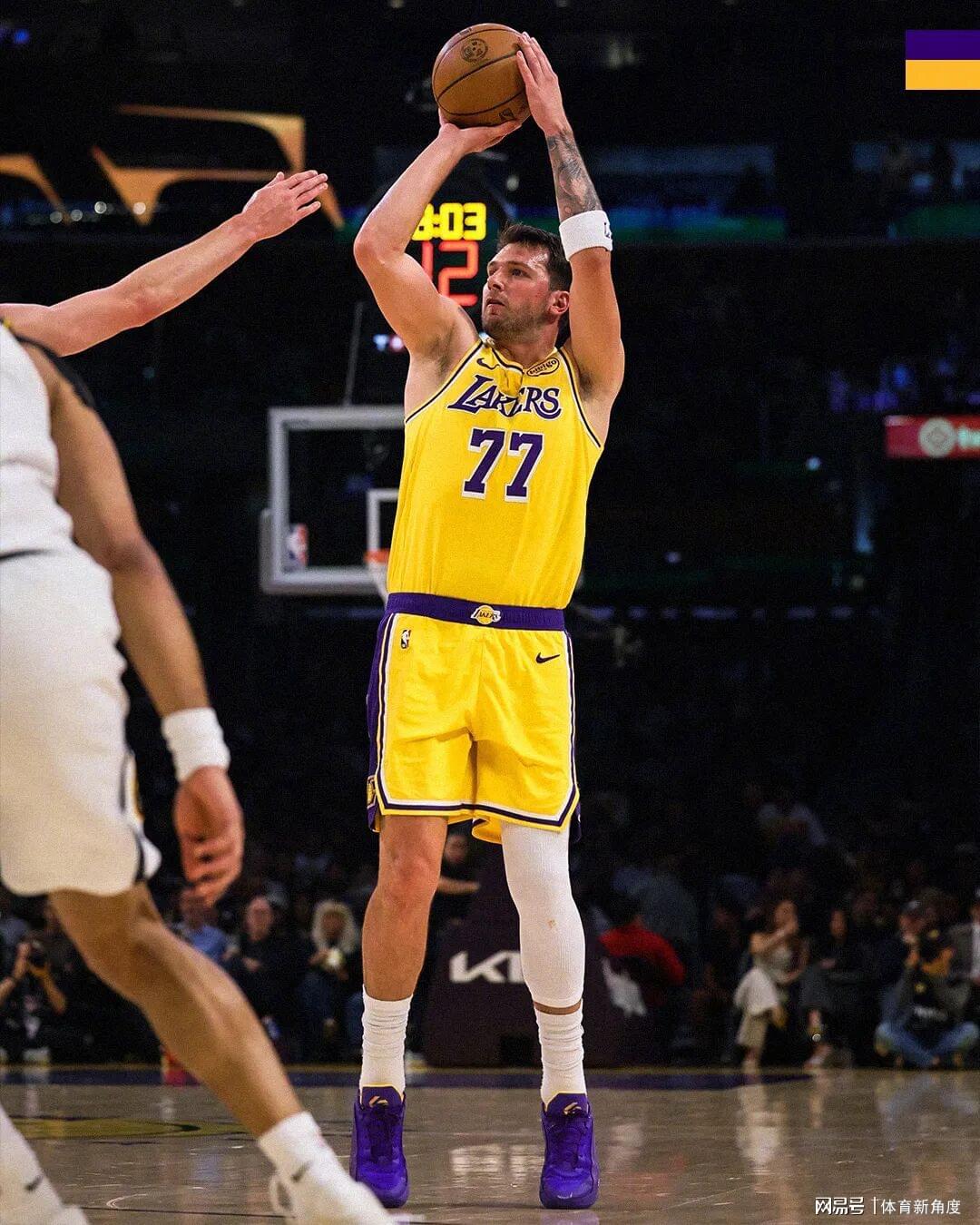 LOL世界赛直播-卧槽！鱼跃救球+罚球扳平+加时绝杀，三巨头“完美一战”不真实！