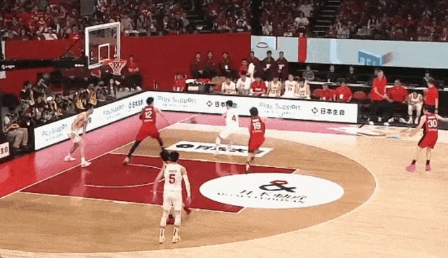 全球总决赛-狂吹中国技犯违体 日本主场哨离谱！杨毅：无法无天