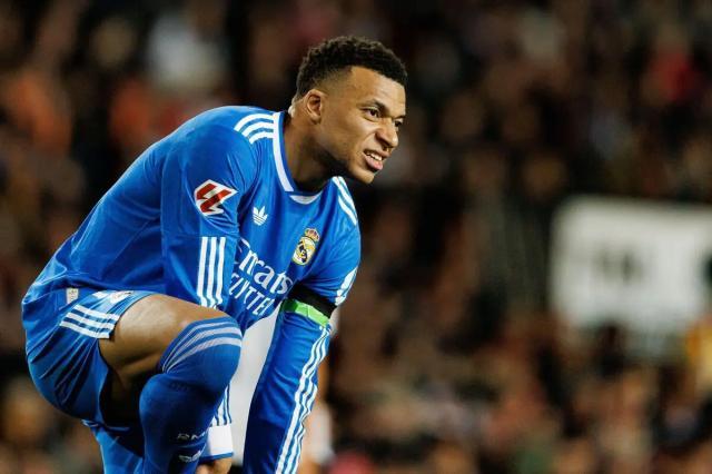 姆巴佩膝伤复发拒手术，皇马与世界杯终难两全？