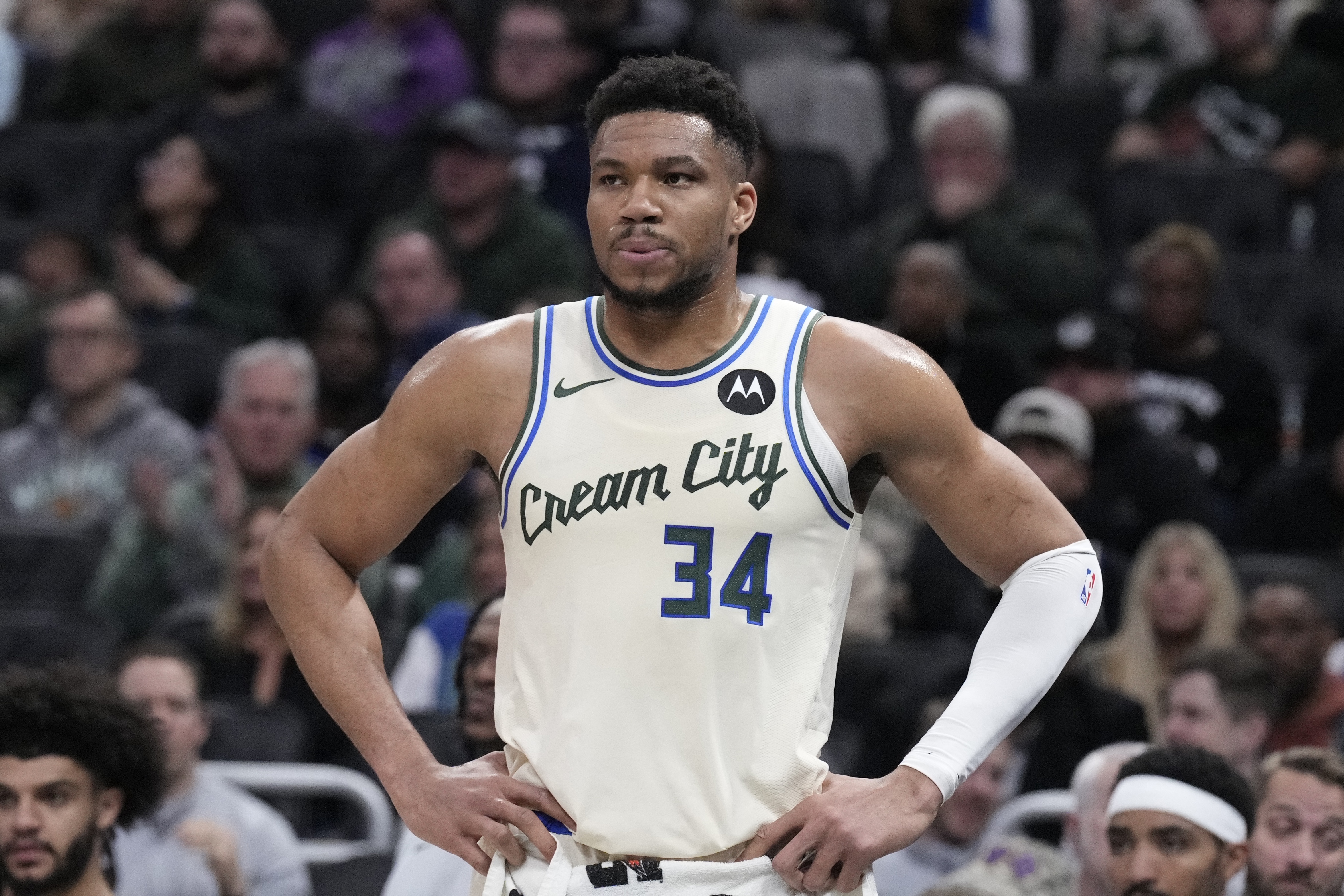 世界赛官网推荐-字母哥虽好但并不适合火箭！送出申京小贾&amp;强力替补值得吗？